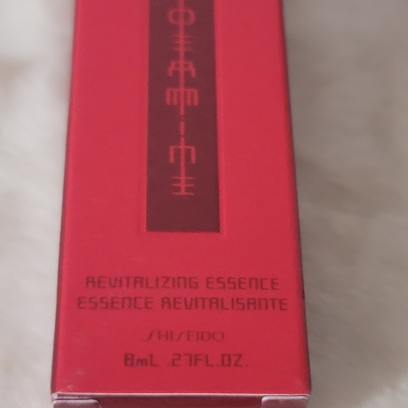 Shiseido Revitalizing Essence - Picture 2 of 2